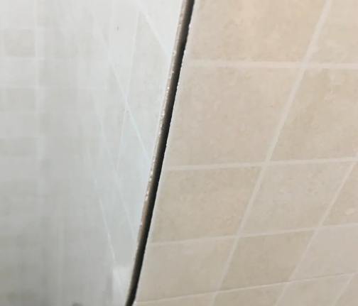 光山瓷砖空鼓维修公司分享阳台瓷砖脱落的修复过程可以分为以下几个步骤
