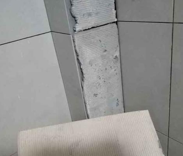 光山瓷砖空鼓维修公司分享下厨房瓷砖脱落的补救措施。